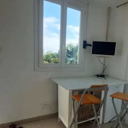 Studio Pieds Dans L'eau 1er Etage *